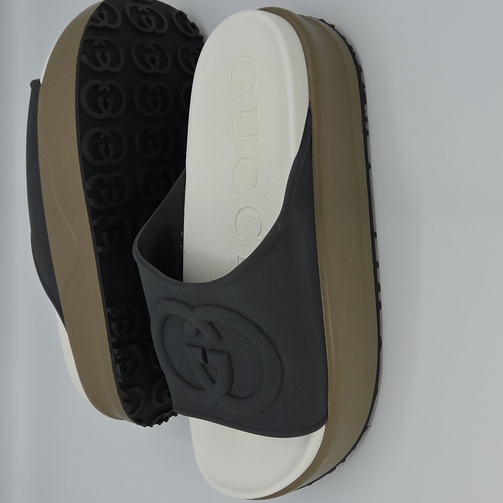 Gucci Monochrome Logo Slides - Picture 3 of 8